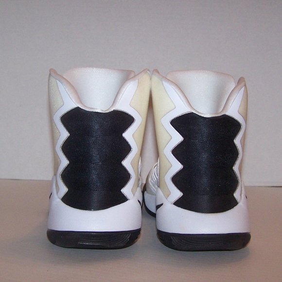 NIKE \